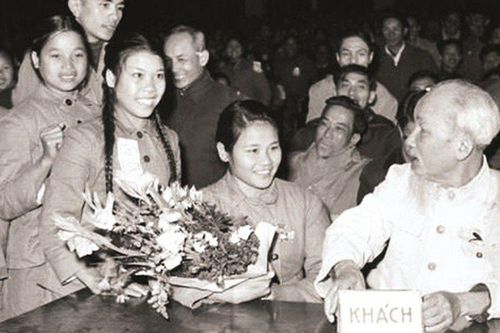 Thường xuyên bồi dưỡng bản lĩnh chính trị cho thế hệ trẻ theo tư tưởng hồ chí minh - Nền tảng của 'sức đề kháng' trước các quan điểm sai trái, thù địch trên mạng xã hội hiện nay