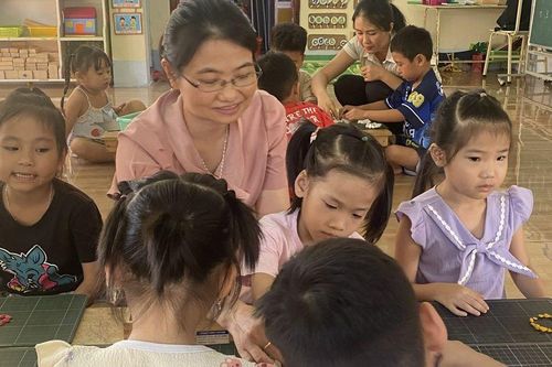 Cô giáo Nguyễn Thị Hải tận tâm, yêu nghề, mến trẻ