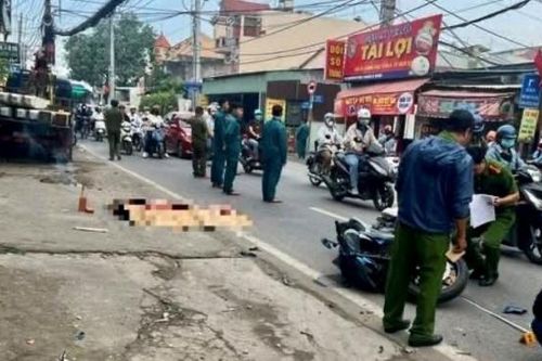 Xe tải cẩu lao qua làn ngược chiều tông tử vong người điều khiển mô tô