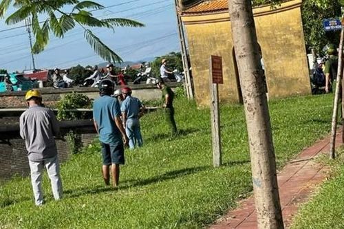 Khống chế 'ngáo đá' tấn công người thân rồi nhảy xuống sông bơi