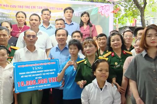 Mang yêu thương đến với người khuyết tật