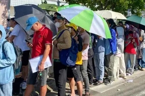 Người dân Đà Nẵng xếp hàng nộp hồ sơ mua NƠXH
