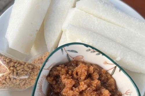 Ấm lòng những món ăn dân dã, tiện lợi mùa mưa bão