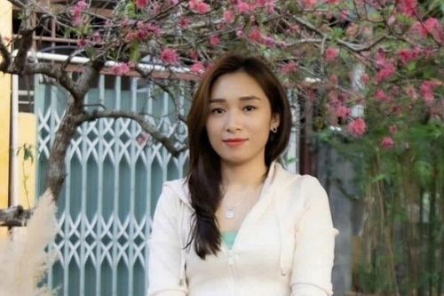 Giữa nước bạc vẫn sáng tình người