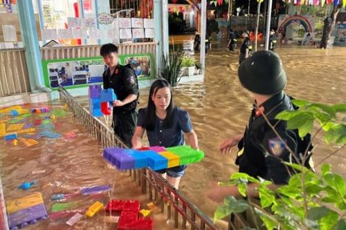 Bảo đảm môi trường an toàn và điều kiện dạy và học được khôi phục sớm nhất