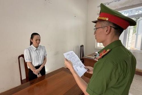 Khởi tố người phụ nữ điều khiển ô tô tông Chủ tịch UBND xã đang làm nhiệm vụ tử vong