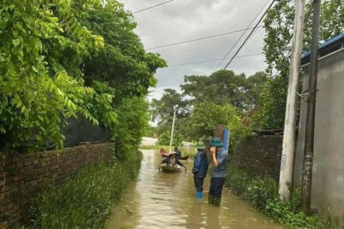 Nước sông Cầu lên nhanh, 637 hộ dân ở xã Trung Giã bị cô lập