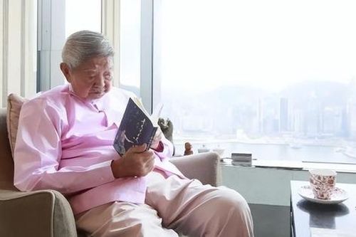 83 tuổi, không con cái, cụ ông chọn khách sạn view biển hạng sang để ở khi nghỉ hưu và sống như 'ông hoàng'