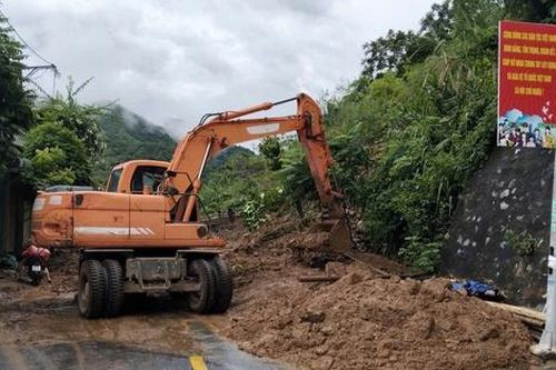 Thanh Hóa nỗ lực khắc phục ách tắc giao thông do sạt lở