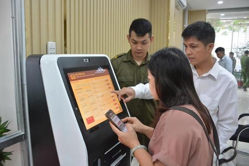 Công an cấp xã TPHCM đồng loạt ra mắt bộ phận một cửa phục vụ người dân
