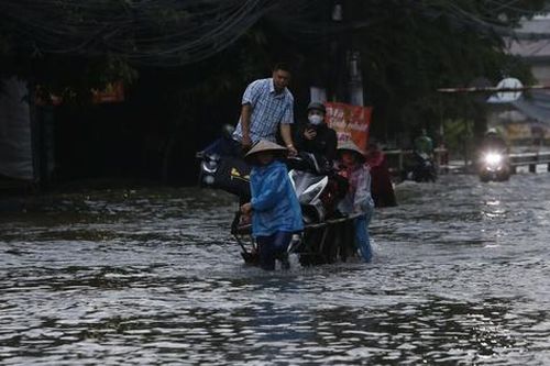 Hà Nội 'bêu tên' loạt đơn vị chậm ứng phó bão