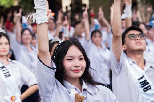 Học sinh các trường chuyên chính thức học theo chương trình riêng từ ngày 15/10