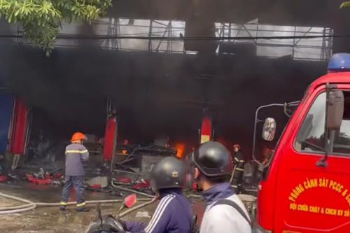 Xử lý nhanh đám cháy tại xã Phú Xuyên
