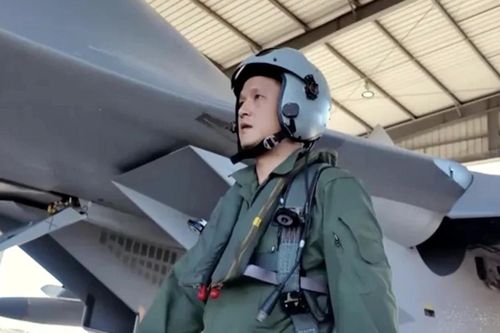 Phi công Trung Quốc tuyên bố 'khóa' cùng lúc 2 tiêm kích tàng hình nước ngoài: Sức mạnh thực sự hay màn phô trương?