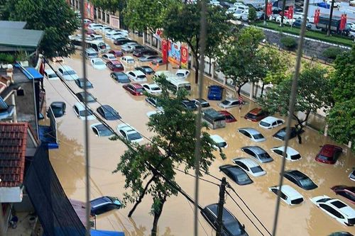 Toàn cảnh Thái Nguyên chìm trong biển nước, người dân bất lực nhìn tài sản trôi theo dòng nước