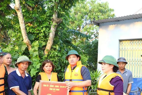 Lãnh đạo tỉnh Bắc Ninh thăm hỏi, hỗ trợ người dân vùng lũ