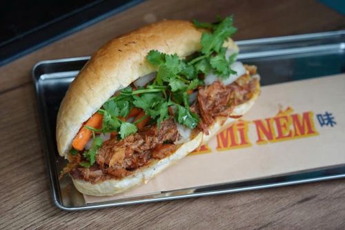Tiệm bánh mì Việt được Tạ Đình Phong khen 'ngon nhất từng ăn'
