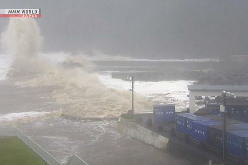 Bão Hạ Long càn quét quần đảo Nhật Bản