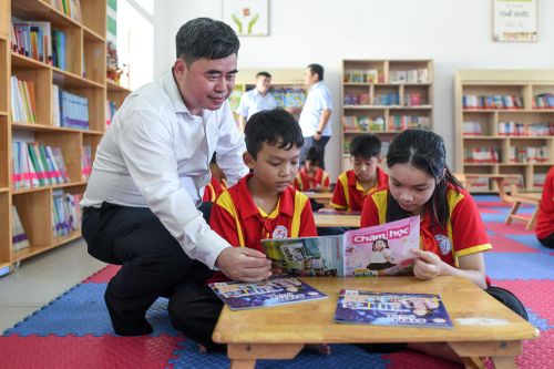 Hội Xuất bản trao quà tới học sinh khó khăn tỉnh Tuyên Quang