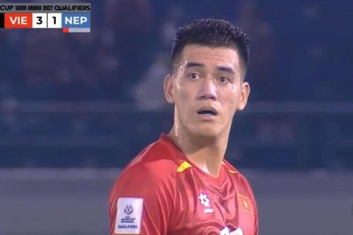 Biểu cảm gây sốt của Tiến Linh