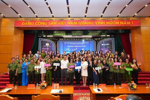 'Em Xinh – Say Hi' giao lưu cùng 500 nữ chiến sĩ Công an Nhân dân: Tôn vinh vẻ đẹp, bản lĩnh và lòng nhân ái của phụ nữ Việt