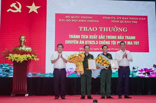 Khen thưởng sau chiến công triệt phá đường dây vận chuyển 500kg ma túy