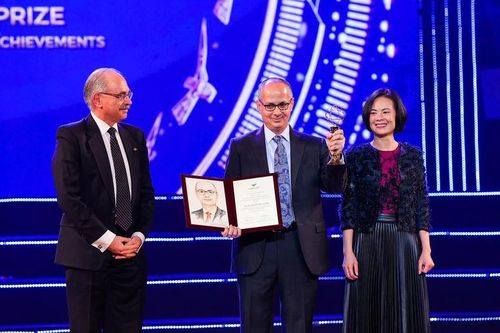 Chủ nhân Giải thưởng VinFuture mùa đầu tiên nhận Giải Nobel Hóa học 2025