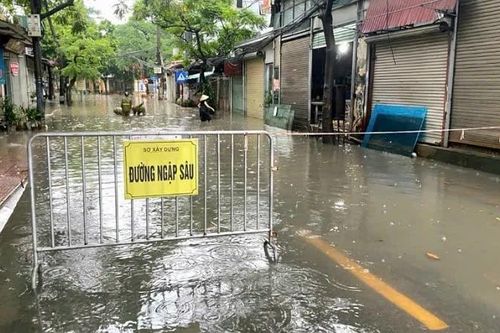 Hà Nội vẫn còn 9 điểm ngập sâu, chưa lưu thông được
