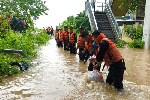 Mưa lũ, sạt lở đất sau bão số 11 làm 15 người chết và mất tích