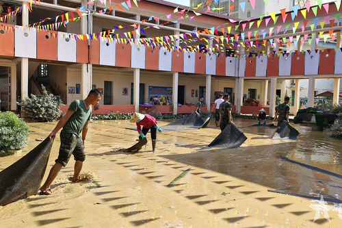 Lữ đoàn Pháo binh 382 (Quân khu 1) giúp dân khắc phục hậu quả mưa lũ