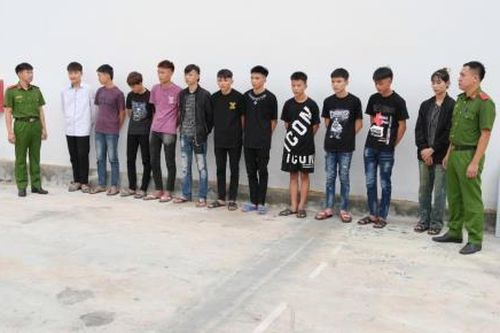 Xâu ẩu khi xem múa lân