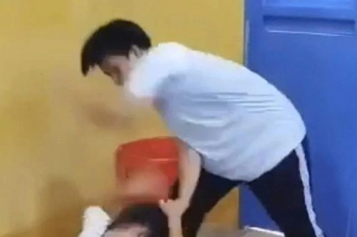 An Giang: Mâu thuẫn cá nhân, nữ sinh lớp 8 bị đánh hội đồng
