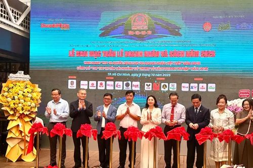 Khai mạc Tuần lễ Doanh nhân và Sách năm 2025