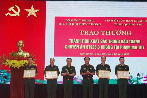 Khen thưởng Bộ đội Biên phòng Quảng Trị phá đường dây vận chuyển 500kg ma túy xuyên biên giới