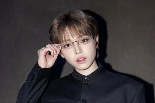 Đức Phúc vươn lên từ nghèo khó, chăm làm từ thiện