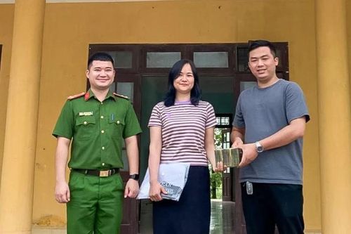 Bất ngờ nhận hơn 1 tỷ đồng, người đàn ông vội đến công an xã trình báo
