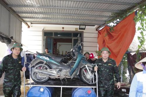 Nước sông dâng cao, Hà Nội di dời dân khỏi vùng ngập sâu