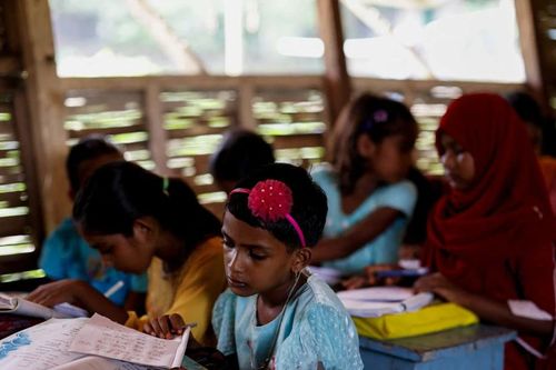 Trường học 'nổi' vượt lũ ở Bangladesh