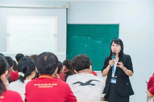 Vận dụng tư tưởng Hồ Chí Minh thúc đẩy học tập suốt đời trong trường đại học