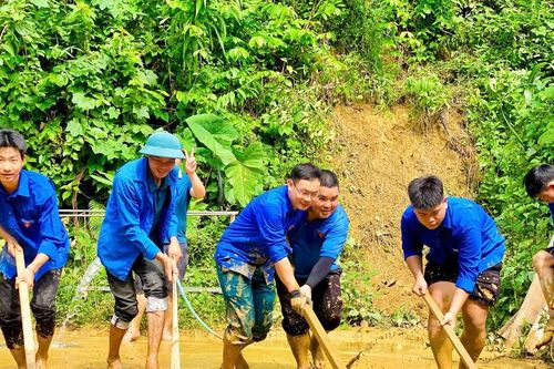 Miền Trung kiên cường trong bão lũ - Kỳ 2: Bốn tại chỗ
