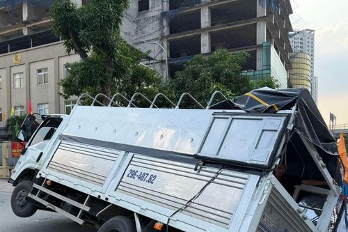 Xe tải sụp 'hố tử thần' ở Hà Nội