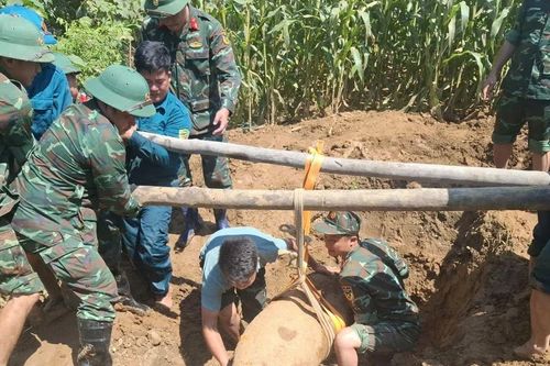 Phát hiện quả bom nặng hơn 340kg trong vườn nhà dân ở Lào Cai