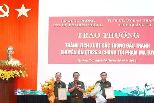 Trao thưởng thành tích xuất sắc trong vụ bắt giữ 500kg ma túy tại Quảng Trị