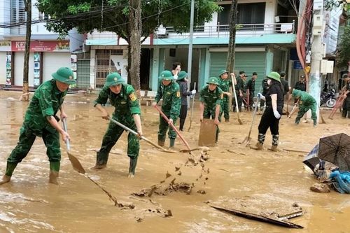 Huy động tổng lực hỗ trợ nhân dân khắc phục hậu quả bão lũ