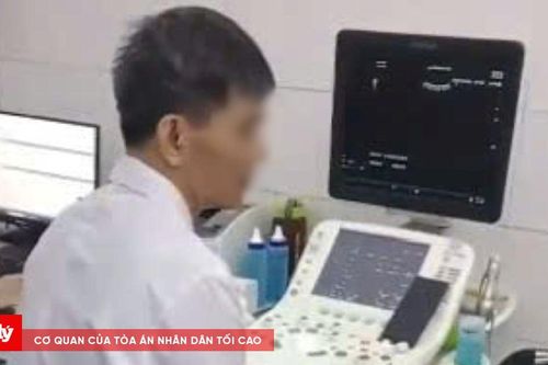 Bệnh viện báo cáo gì vụ bác sĩ vừa siêu âm vừa xem bóng đá?