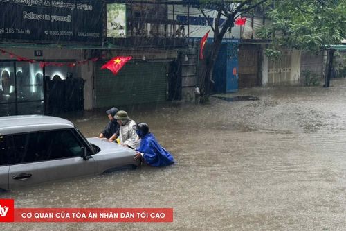 Hà Nội còn 9 điểm ngập sâu gây ách tắc giao thông