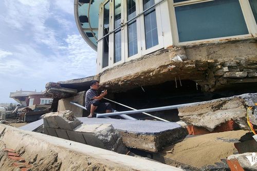 Từ vụ bão quật sập hàng chục villa ở Hà Tĩnh: Lộ 'tử huyệt' xây nhà ven biển
