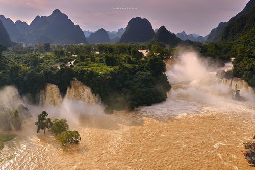 Hình ảnh 'dữ dội hiếm thấy' của thác Bản Giốc vào tháng 10