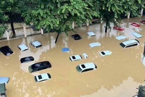 Chủ xe vùng ngập Thái Nguyên kêu cứu, gara Hà Nội sẵn sàng 'ứng chiến'