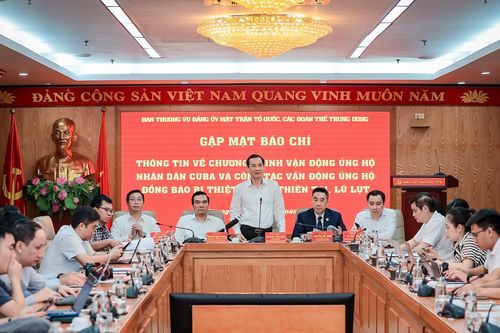 Hơn 1 triệu người ủng hộ gần 800 tỷ đồng hỗ trợ bà con bị bão lũ, 39% ẩn danh